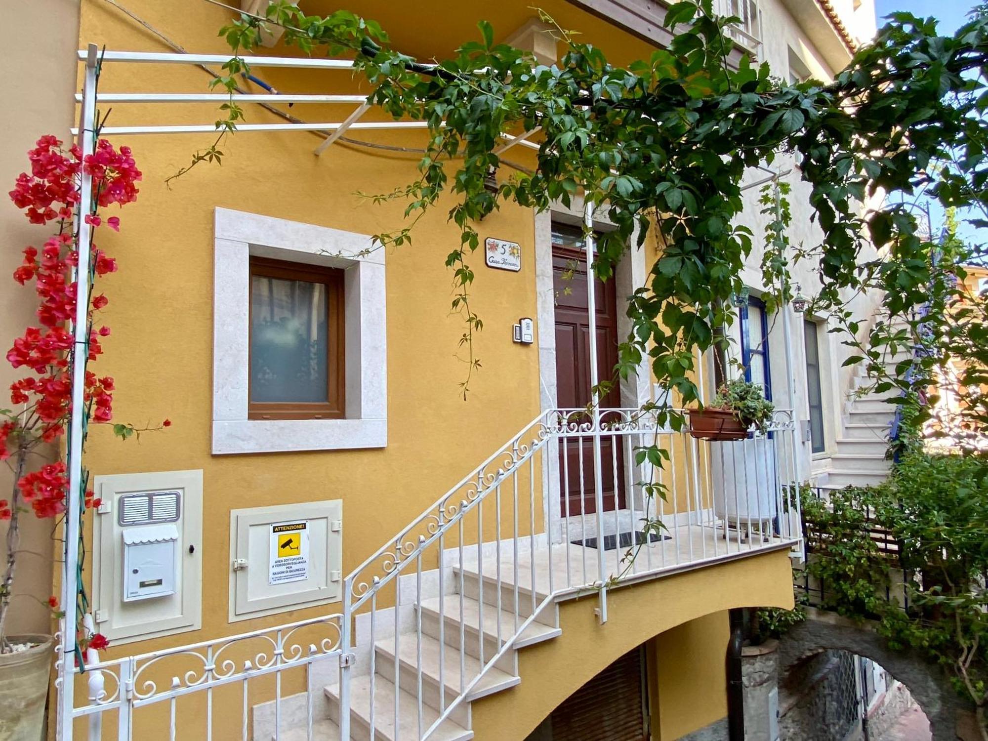 Sole Apartment Taormina Exterior photo