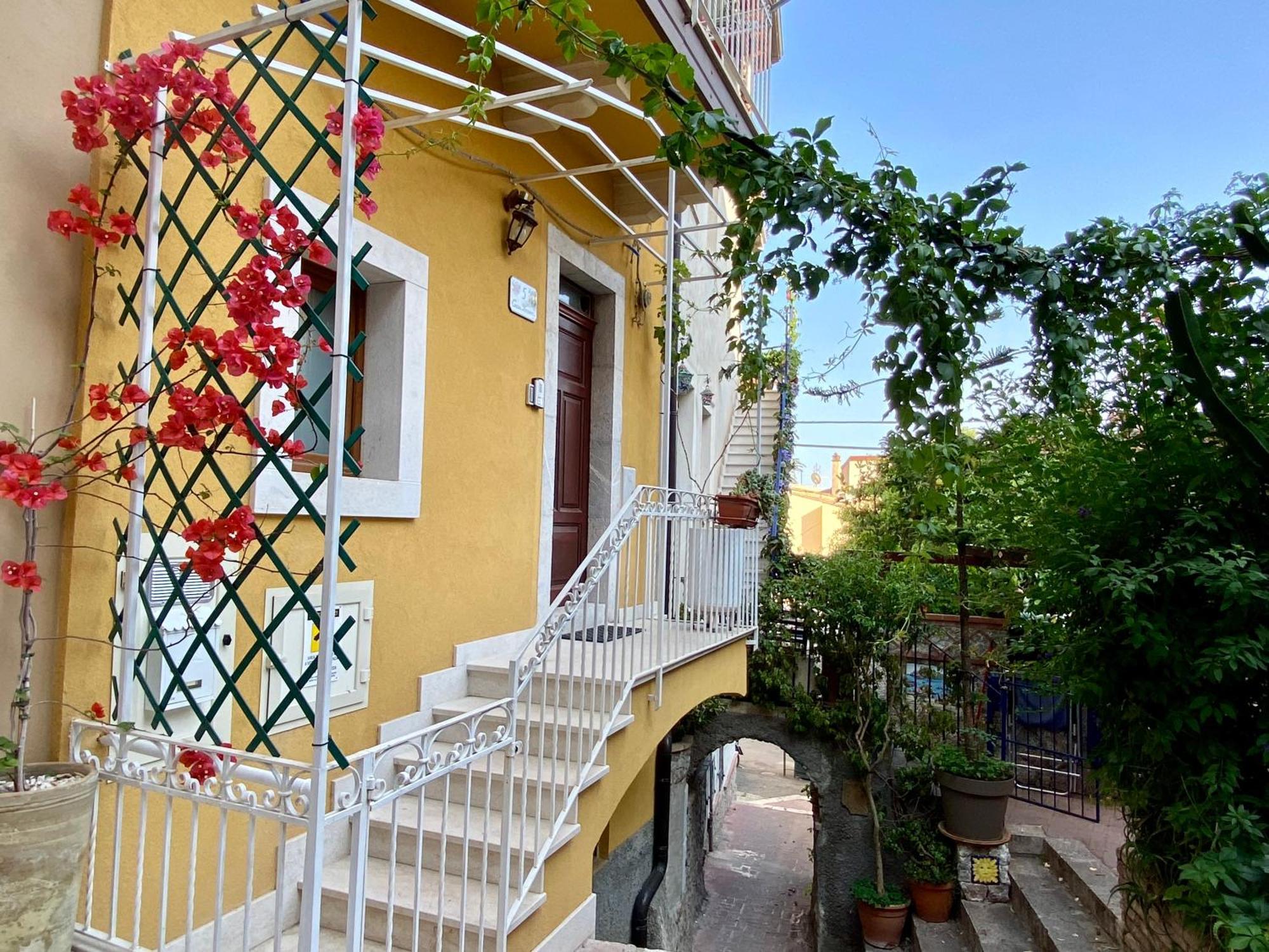 Sole Apartment Taormina Exterior photo